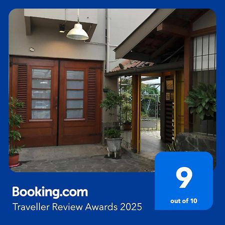 De Riau Guesthouse バンドゥン エクステリア 写真