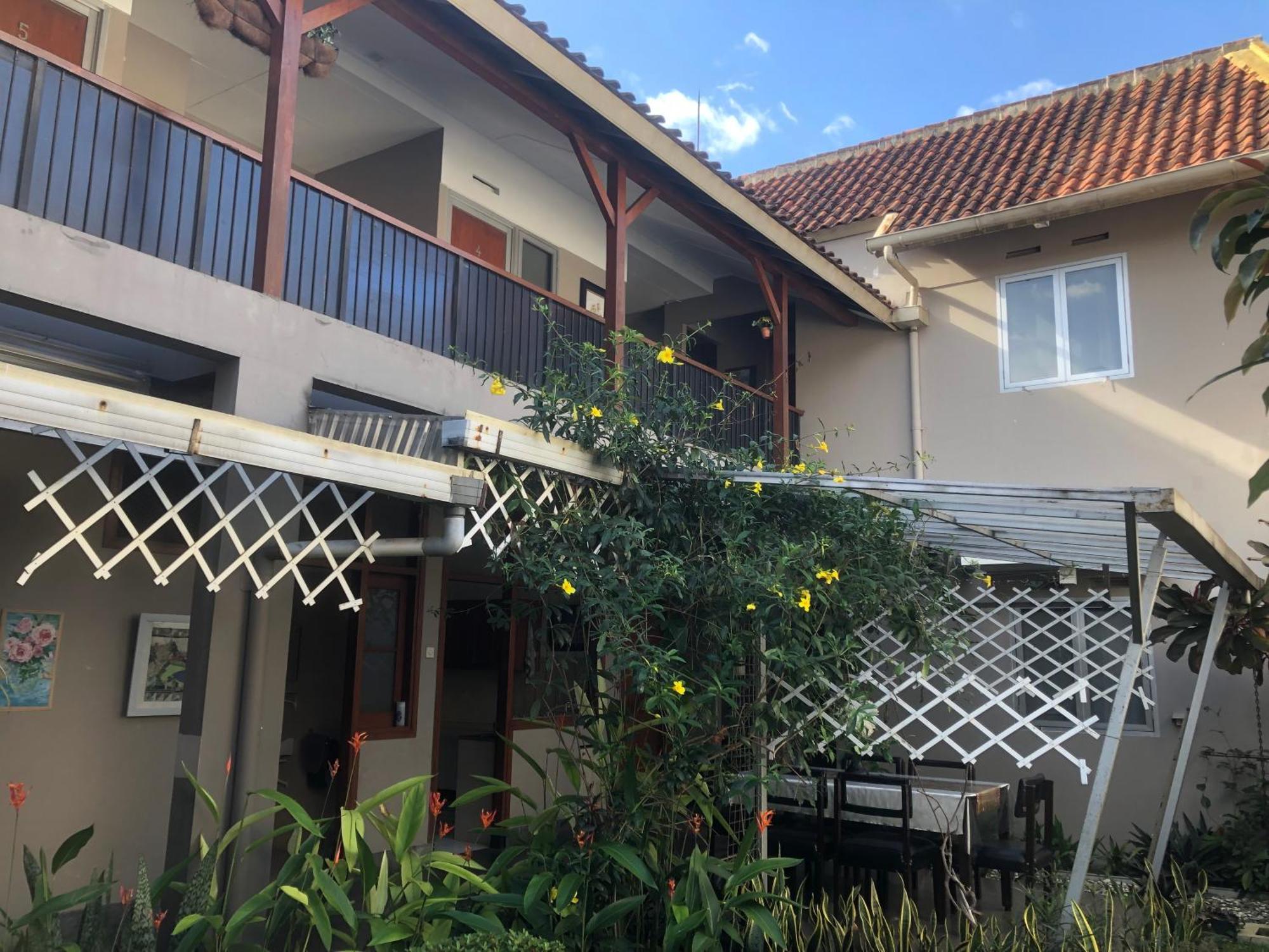 De Riau Guesthouse バンドゥン エクステリア 写真
