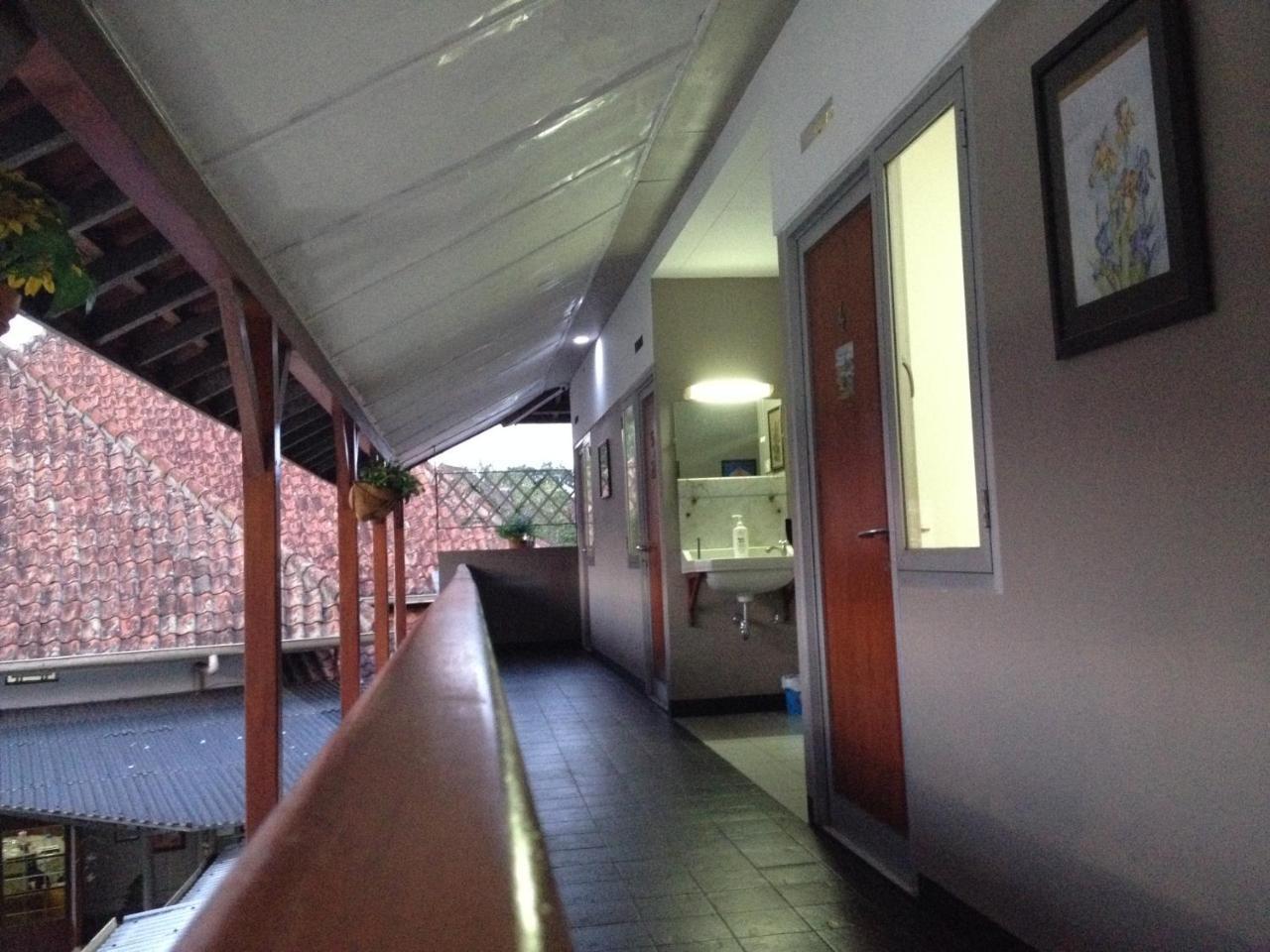 De Riau Guesthouse バンドゥン エクステリア 写真