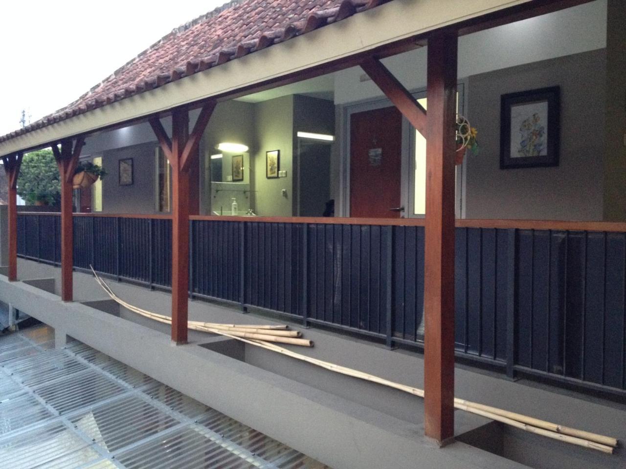 De Riau Guesthouse バンドゥン エクステリア 写真
