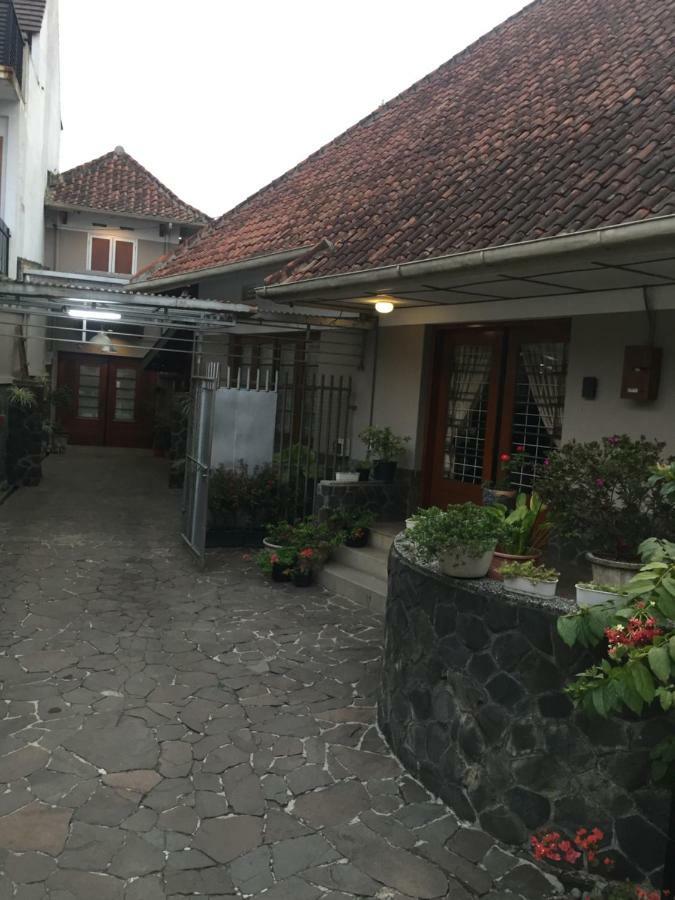 De Riau Guesthouse バンドゥン エクステリア 写真