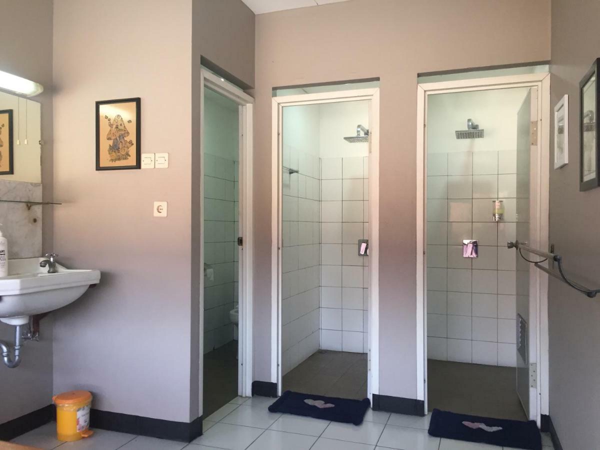 De Riau Guesthouse バンドゥン エクステリア 写真